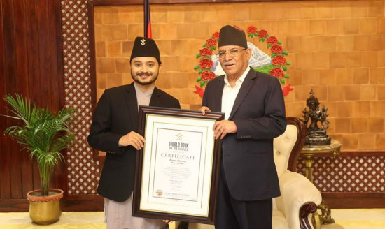 विश्व कीर्तिमानधारी ‘मेमोरी किङ’ शर्मालाई प्रधानमन्त्री प्रचण्डको बधाइ